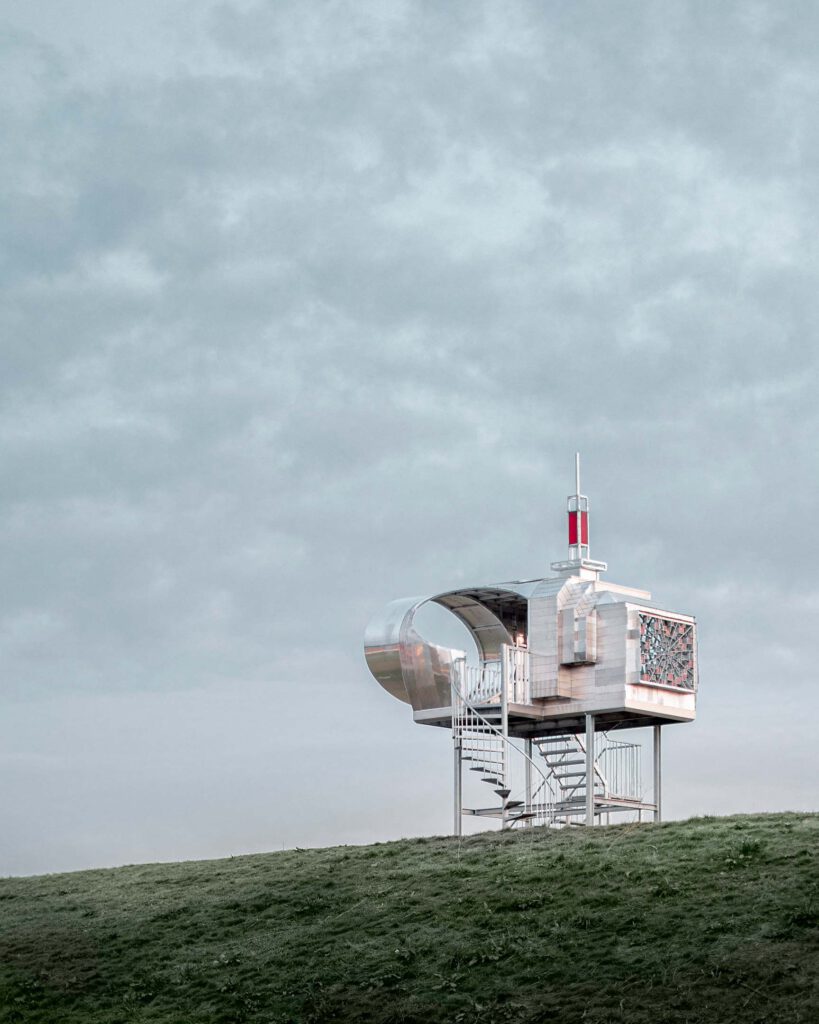 Foto uit een documentaire foto-serie over de kunstzinnige uitkijktoren "take off" in Arnhem, Nederland.