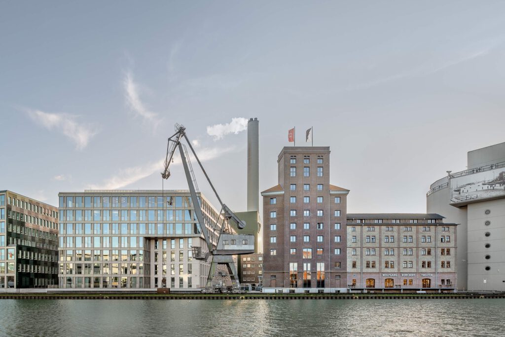 Architekturfoto verschiedener Baustile im Hafen von Münster, NRW.